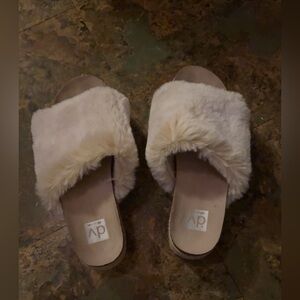 DV by Dolce Vita Plush Faux Fur Slide Sandals in Cream